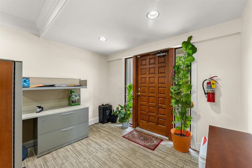 More Photos Of 525 N Harbor City Blvd, Melbourne Office For Sale