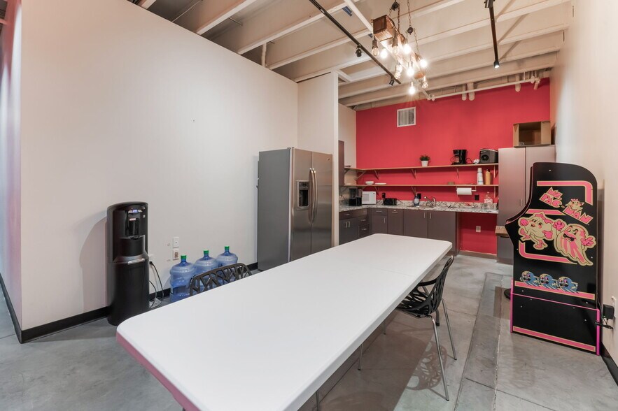 More Photos Of 2950 E Sunset Rd, Las Vegas Showroom For Sale