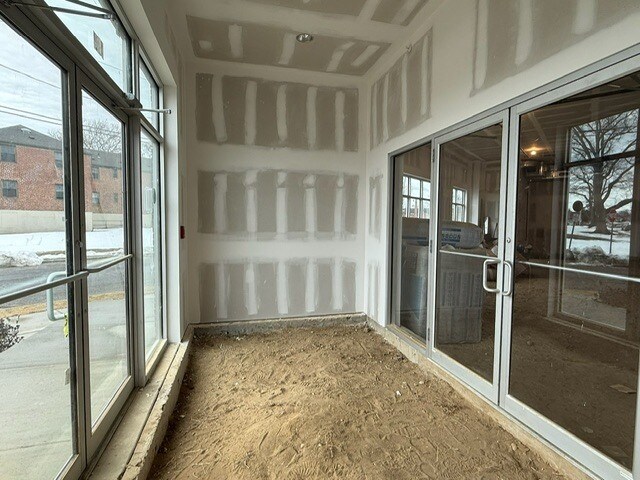 More Photos Of 227 4th Ave, Bay Shore General Retail For Lease