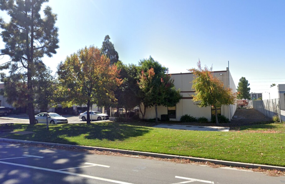 More Photos Of 49103 Milmont Dr, Fremont Warehouse For Lease