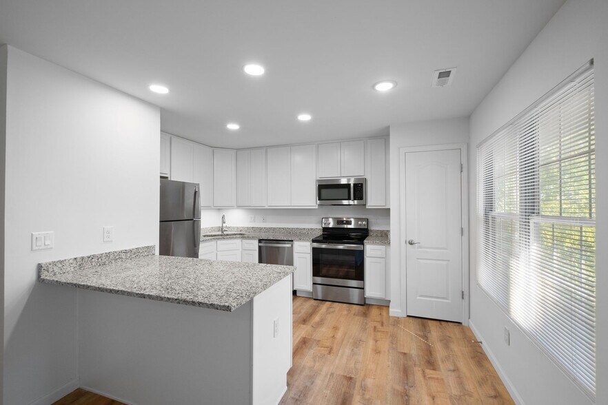 More Photos Of 101-103 Whitsell Way, Granite City Apartments For Sale