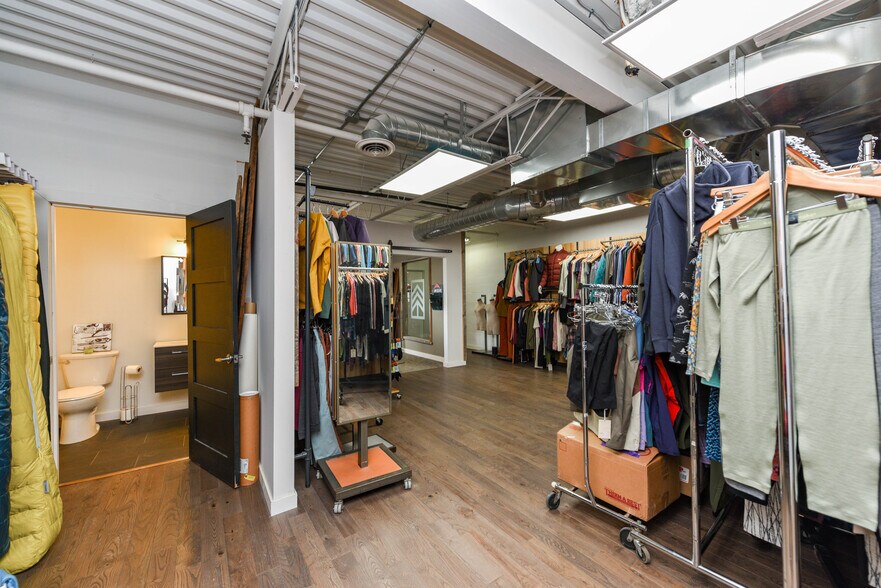 More Photos Of 750 Oakdale Rd, Toronto Light Distribution For Sale