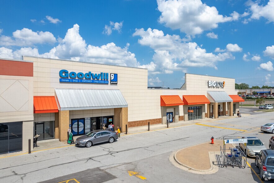 More Photos Of 4914 N Oak Tfwy, Kansas City Unknown For Lease