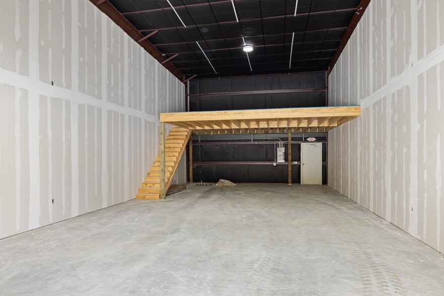 More Photos Of 17214 Huffmeister Rd, Cypress Showroom For Sale