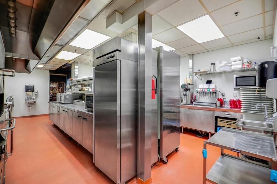 More Photos Of 220 Lowry Ave NE, Minneapolis Storefront Retail Residential For Sale