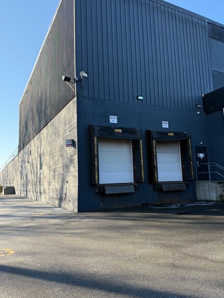 More Photos Of 100 Higginson Ave, Lincoln Distribution For Lease