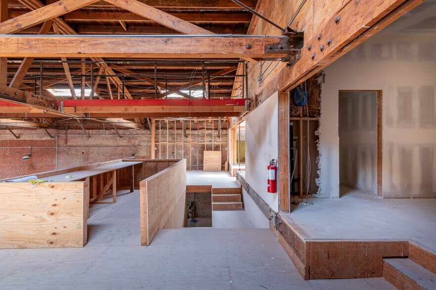 More Photos Of 5253 W Adams Blvd, Los Angeles Storefront Retail Office For Lease