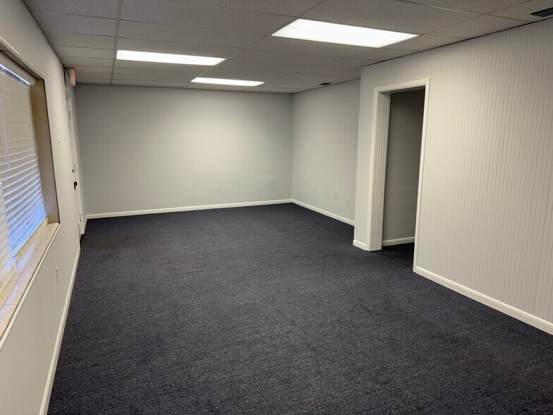 More Photos Of 120 E New York Ave, Deland Storefront Retail Office For Lease