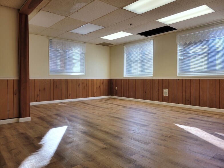 More Photos Of 419 Market St, Lykens Medical For Sale