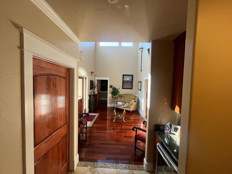 More Photos Of 310 W Main Ave, Round Rock Office For Sale