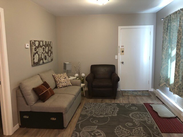 More Photos Of 314 4th St, Riverdale Hotel For Sale