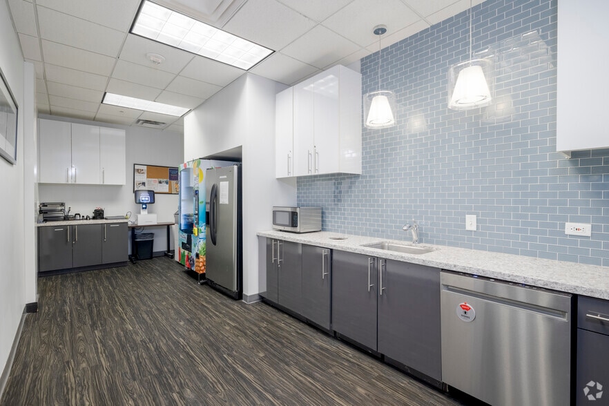 More Photos Of 2415 E Camelback Rd, Phoenix Coworking Space