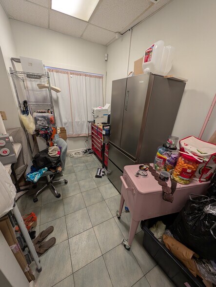 More Photos Of 2111 S Beretania St, Honolulu Storefront Retail Office For Lease
