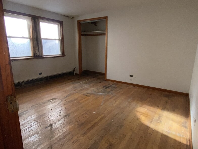 More Photos Of 7945 S Dobson Ave, Chicago Apartments For Sale