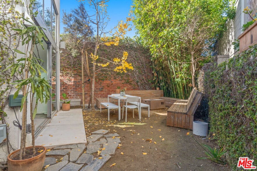 More Photos Of 2100 Abbot Kinney Blvd, Venice Office For Lease