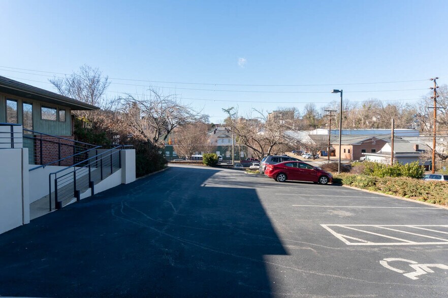 More Photos Of 1140 E Market St, Charlottesville Office For Lease