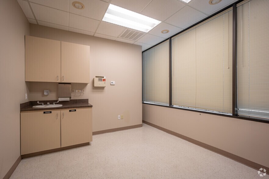 More Photos Of 17270 Red Oak Dr, Houston Medical For Sale