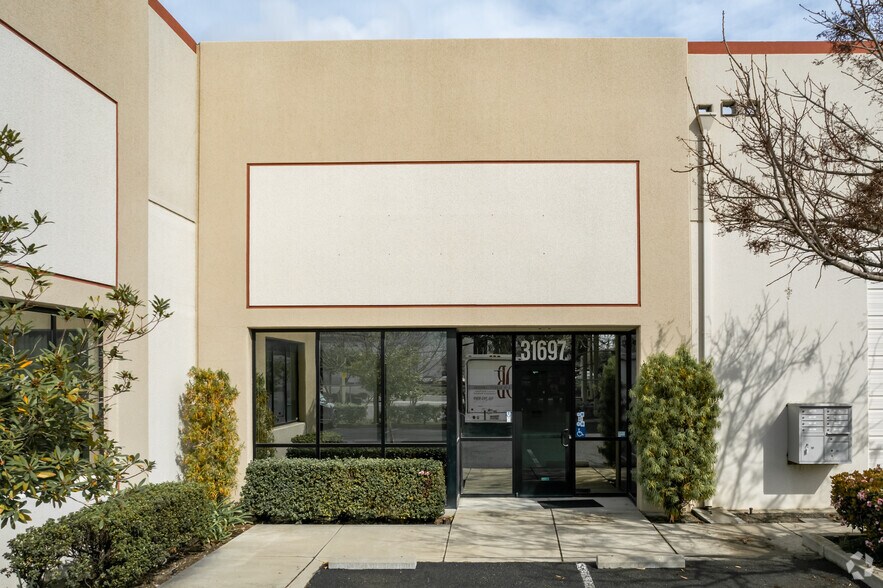 More Photos Of 31669-31699 Hayman St, Hayward Warehouse For Lease
