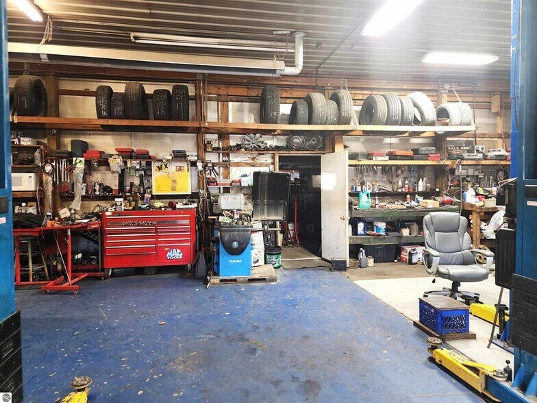 More Photos Of 14388 9 Mile Rd, Kaleva Auto Repair For Sale