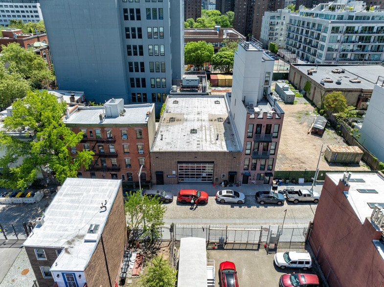 More Photos Of 306 Water St, Brooklyn Warehouse For Sale