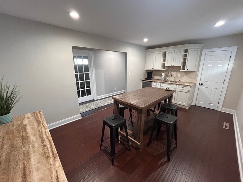 More Photos Of 513 N Black Horse Pike, Runnemede Medical For Lease