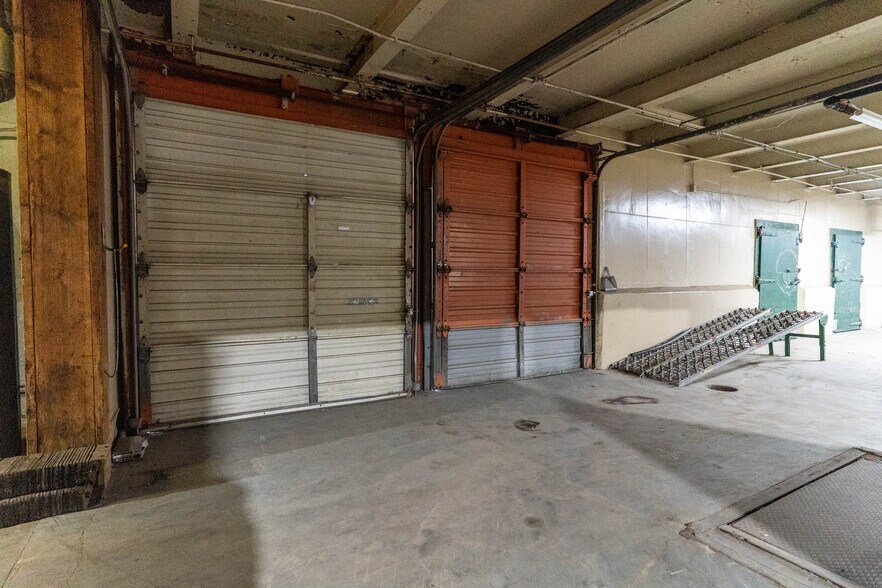 More Photos Of 1400 E 2nd St, Kansas City Manufacturing For Lease