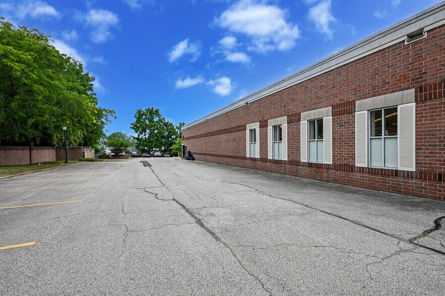 More Photos Of 207 N Court St, Medina Freestanding For Sale