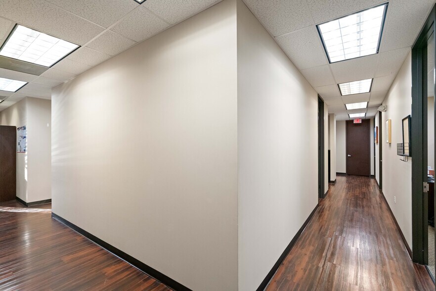 More Photos Of 207 W Archer Rd, Baytown Warehouse For Sale