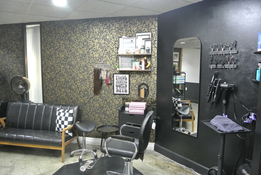 More Photos Of 127-131 N Grand Ave, Pullman General Retail For Sale