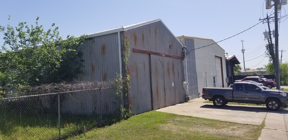 More Photos Of 6417 McGrew St, Houston Manufacturing For Lease
