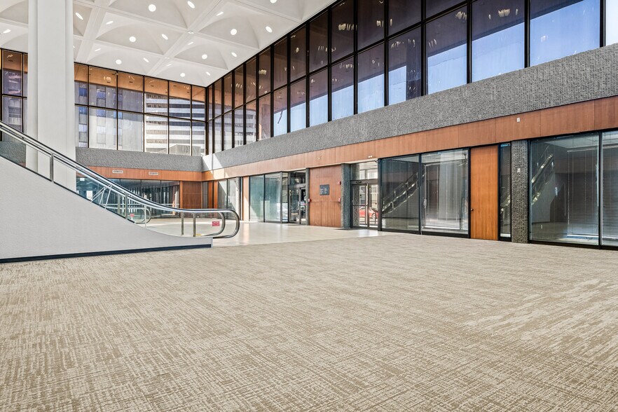 More Photos Of 615 N Upper Broadway St, Corpus Christi Office For Sale