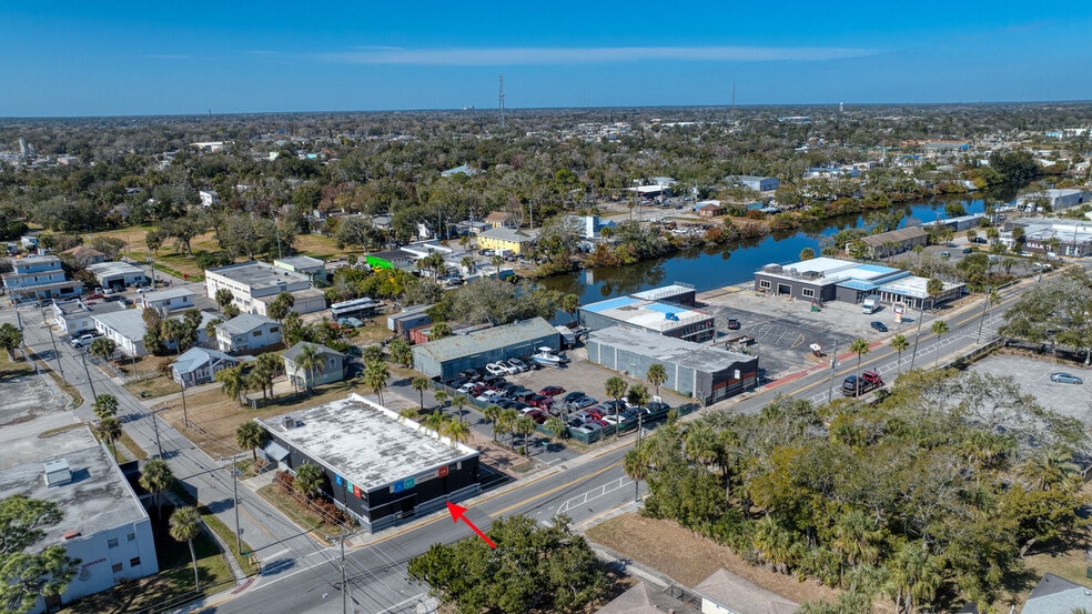 More Photos Of 566 Ballough Rd, Daytona Beach Warehouse For Lease