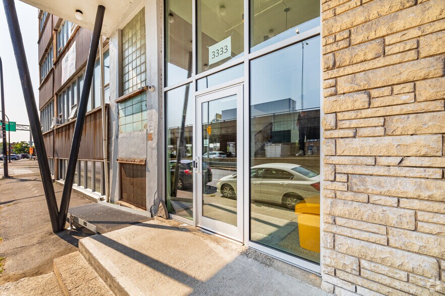 More Photos Of 3333 Boul Crémazie E, Montréal Loft Creative Space For Lease