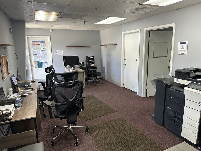 More Photos Of 12880 Automobile Blvd, Clearwater Manufacturing For Lease