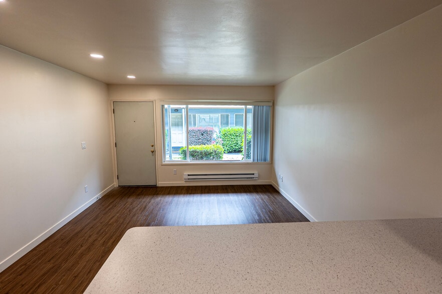 More Photos Of 9037 16th Ave SW, Seattle Apartments For Sale