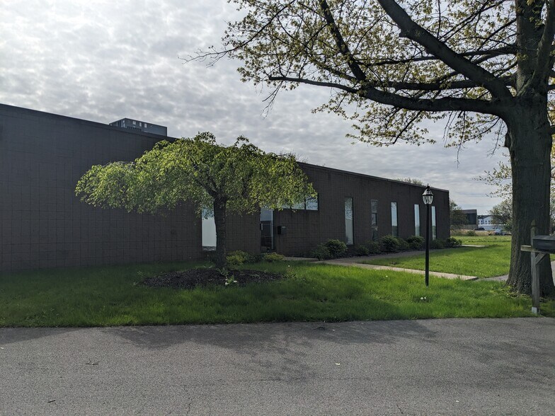 More Photos Of 6709 Brooklawn Pky, Syracuse Flex For Sale