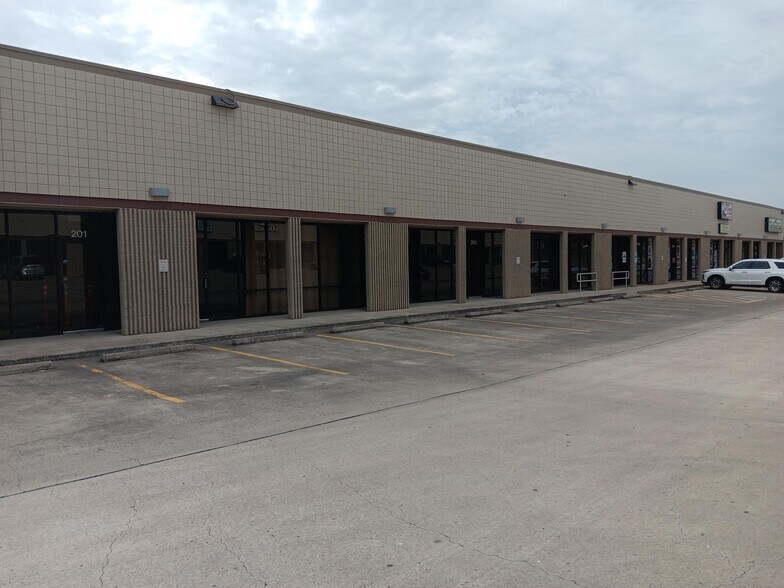More Photos Of 2501 S W S Young Dr, Killeen Unknown For Lease