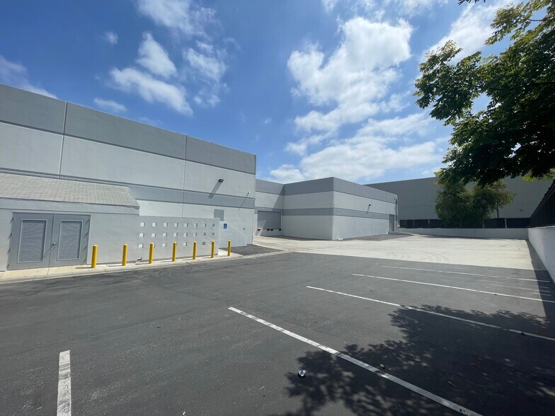 More Photos Of 1210 Kona Dr, Compton Warehouse For Lease