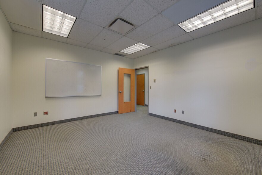 More Photos Of 1320 Taylor St, Elyria Warehouse For Lease