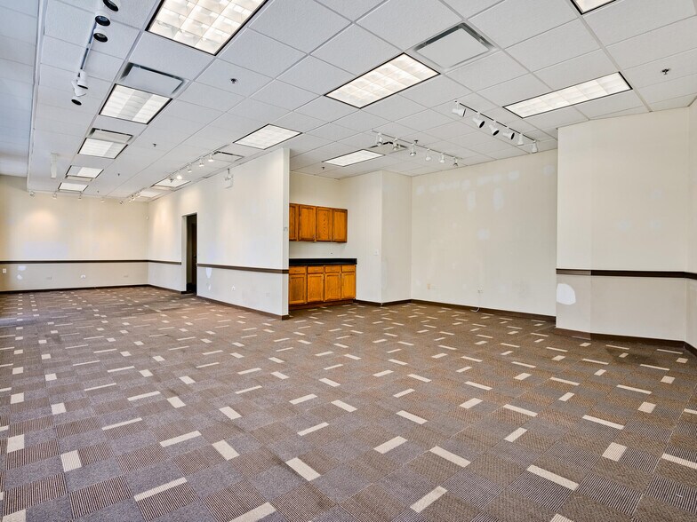 More Photos Of 5582 N Lincoln Ave, Chicago Apartments For Lease