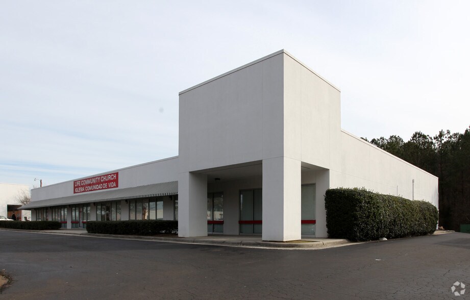 More Photos Of 4823 Meadow Dr, Durham Unknown For Lease