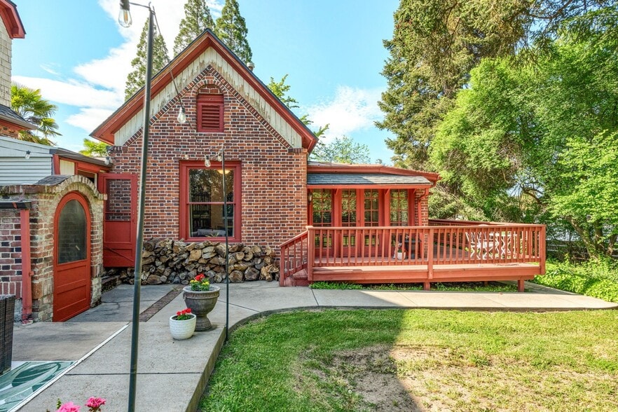 More Photos Of 2336 Table Rock Rd, Medford Freestanding For Sale