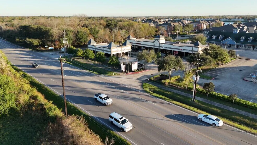 More Photos Of 7902-7904 Broadway St, Pearland Unknown For Lease