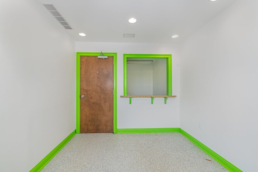 More Photos Of 6901-6909 Burlington Pike, Florence Medical For Sale