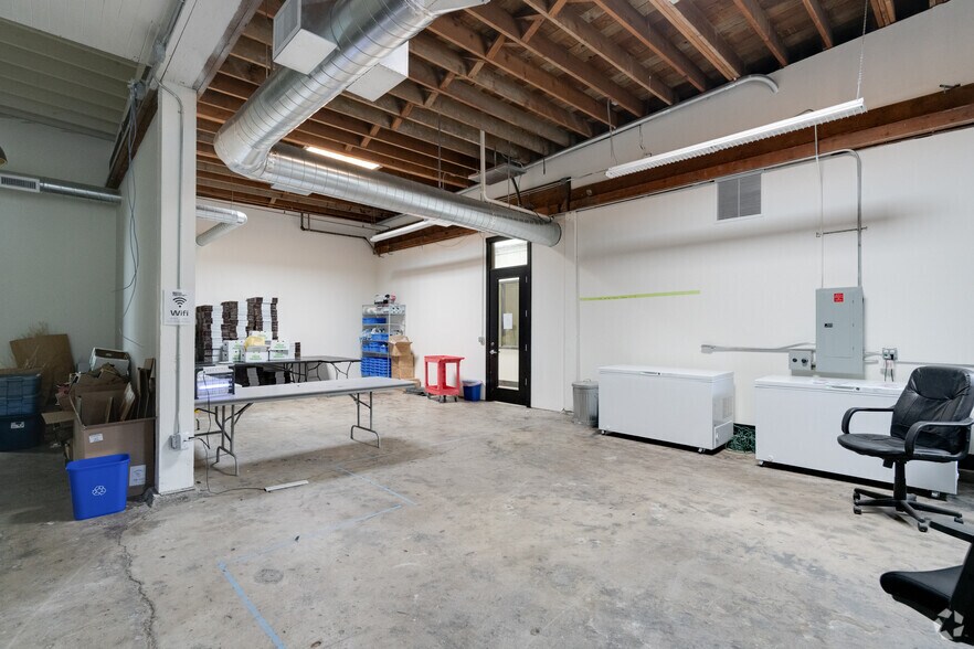 More Photos Of 1960 SE Hawthorne Blvd, Portland Apartments For Sale