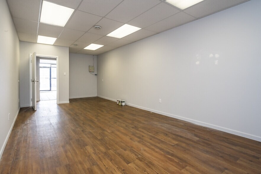 More Photos Of 13761 116 Ave, Surrey Flex For Lease