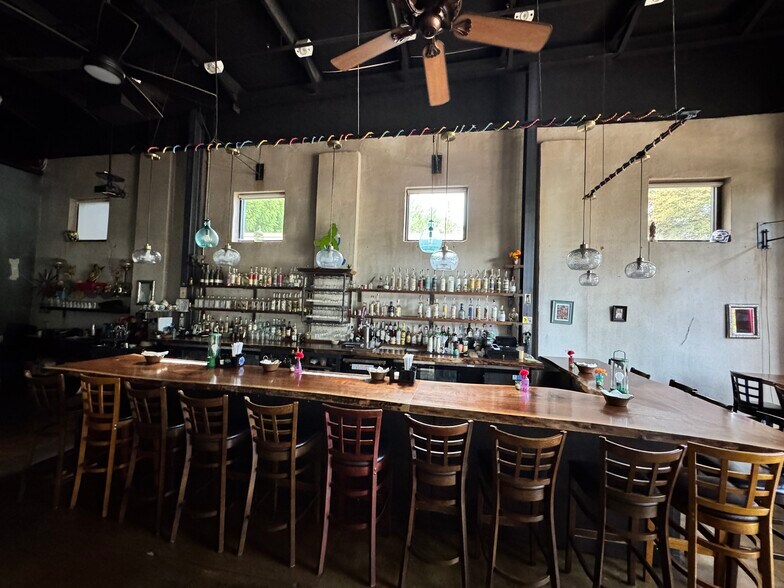 More Photos Of 900-910 W College Ave, Decatur Storefront For Lease