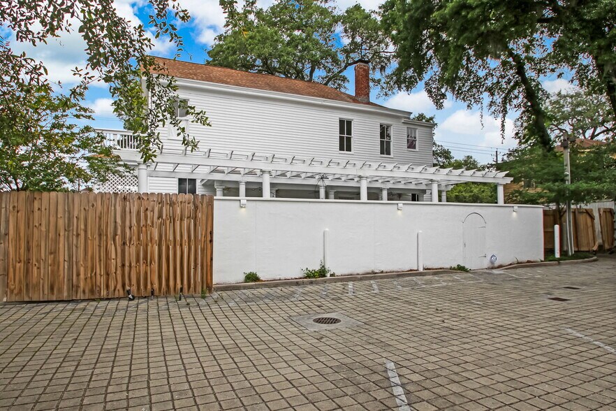 More Photos Of 422 W 43rd St, Savannah Storefront Retail Office For Sale