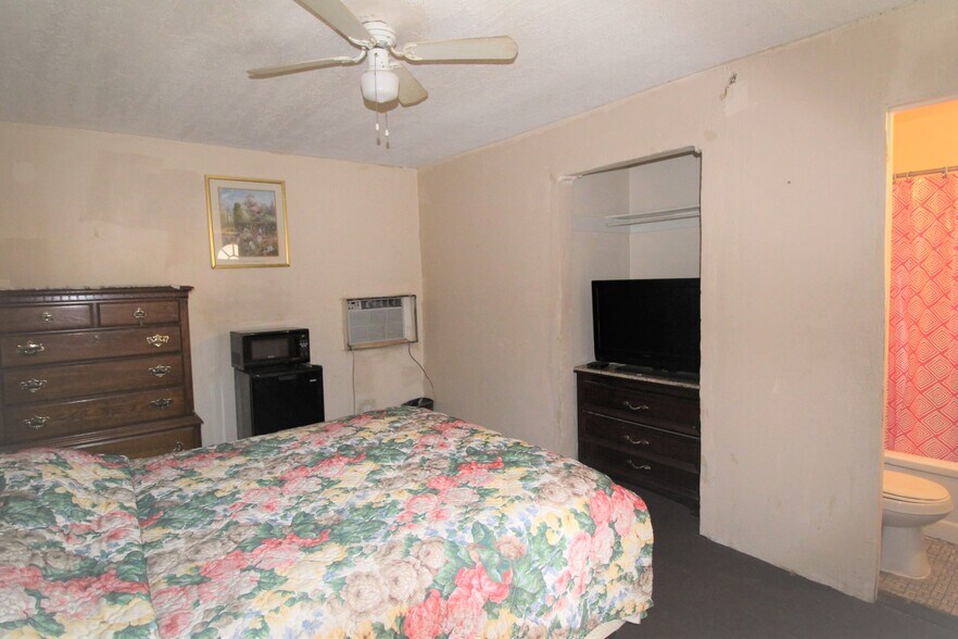 More Photos Of 7330 4th St N, Saint Petersburg Hotel For Sale