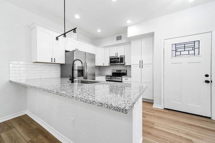 Primary Photo Of 2024 Hampton st, Houston Multifamily For Sale